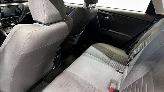Toyota Auris 11 of 12