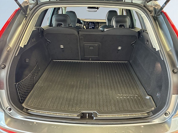 Volvo XC60 12 of 18