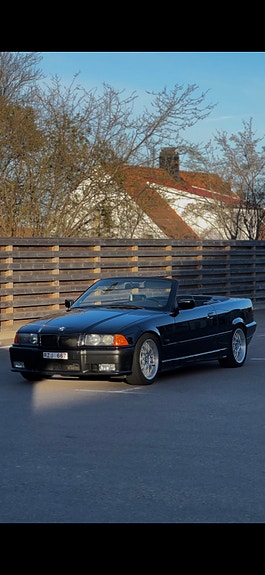 BMW 325i 4 of 5