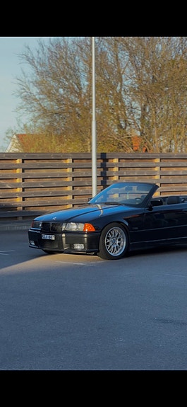 BMW 325i 3 of 5
