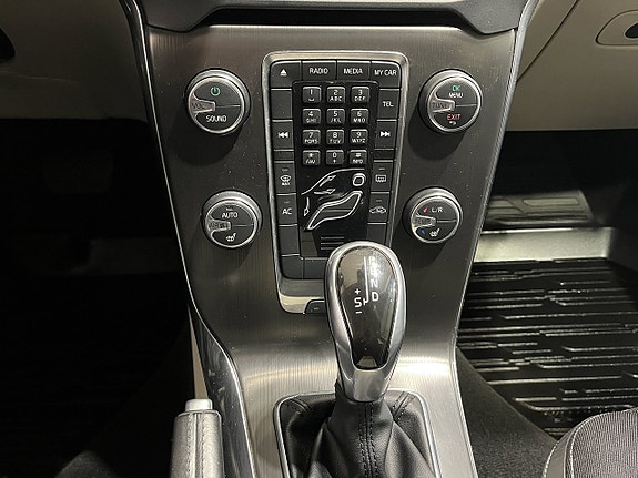 Volvo V40 15 of 18