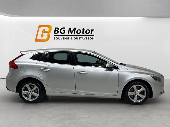 Volvo V40 3 of 18