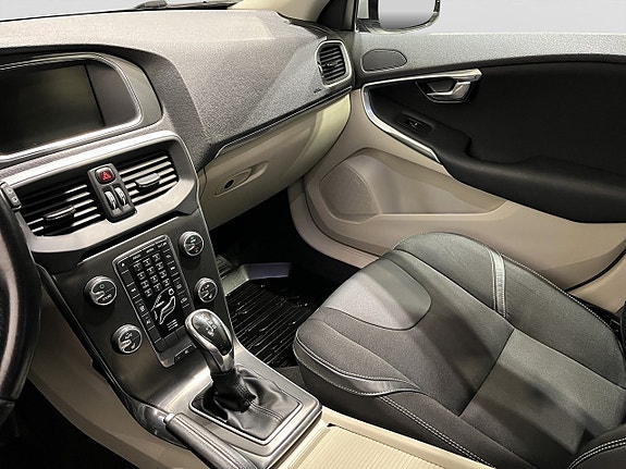 Volvo V40 14 of 18