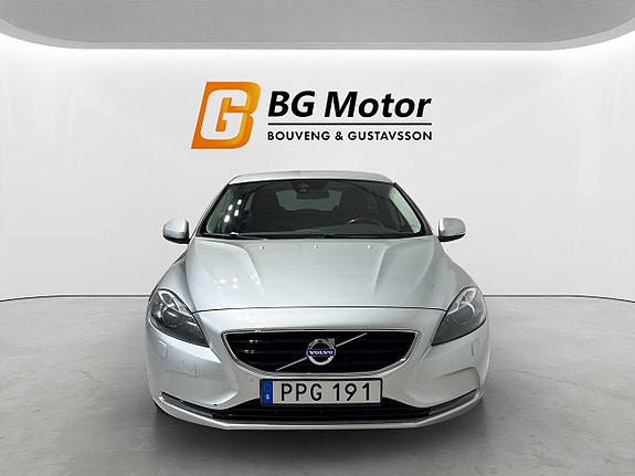 Volvo V40 2 of 18