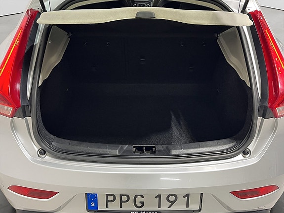 Volvo V40 11 of 18