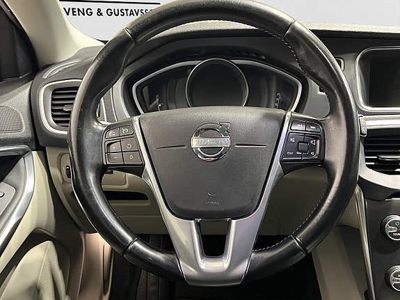 Volvo V40 13 of 18