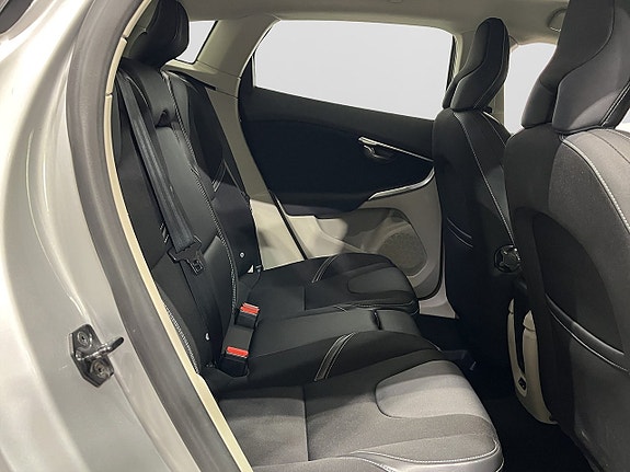 Volvo V40 10 of 18