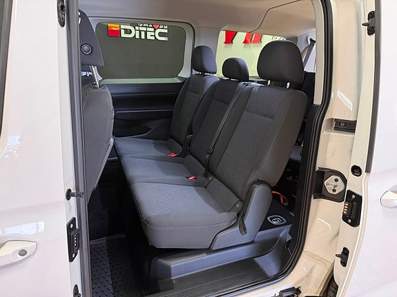 Volkswagen Caddy Maxi 17 of 27