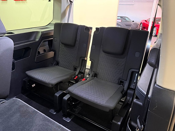Volkswagen Caddy Maxi 18 of 27
