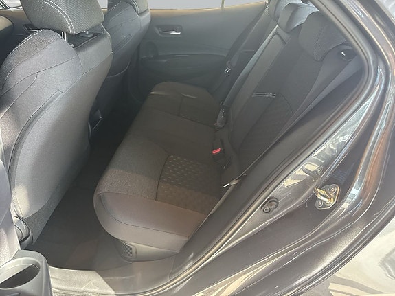 Toyota Corolla 8 of 11
