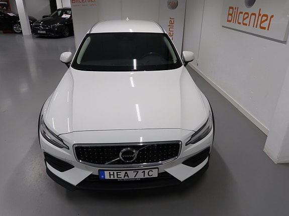 Volvo V60 Cross Country 11 of 30