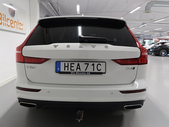 Volvo V60 Cross Country 7 of 30
