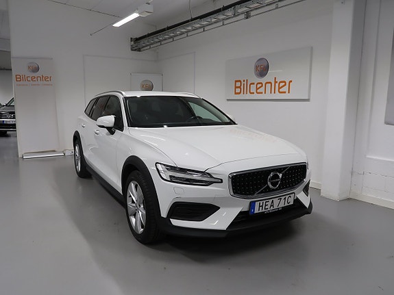 Volvo V60 Cross Country 3 of 30