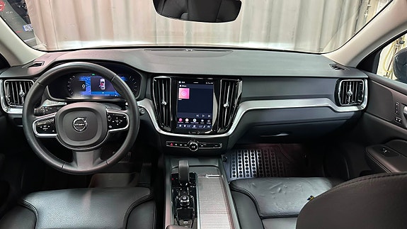 Volvo V60 Cross Country 7 of 9