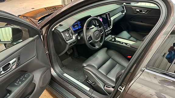 Volvo V60 Cross Country 6 of 9