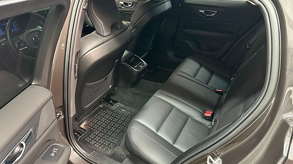 Volvo V60 Cross Country 8 of 9