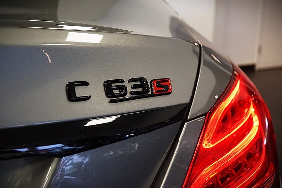 Mercedes-Benz C63 13 of 28
