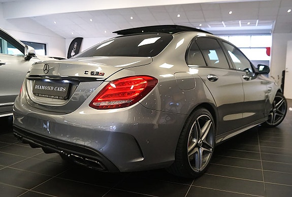 Mercedes-Benz C63 9 of 28