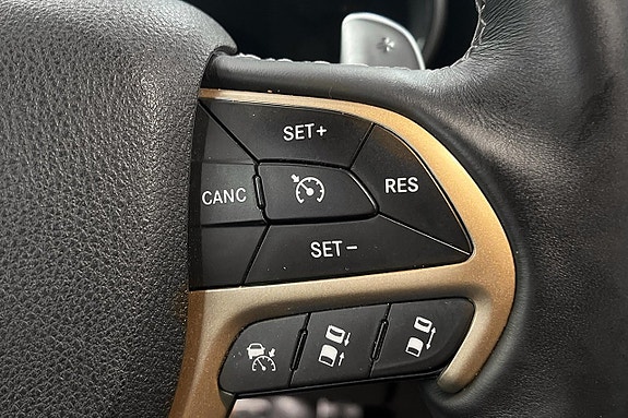 Jeep Grand Cherokee 15 of 21