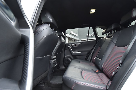 Toyota RAV4 12 of 29