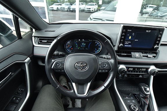 Toyota RAV4 16 of 29