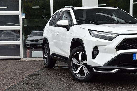 Toyota RAV4 4 of 29