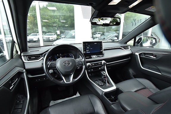 Toyota RAV4 15 of 29
