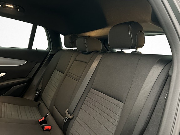 Mercedes-Benz EQC400 17 of 30