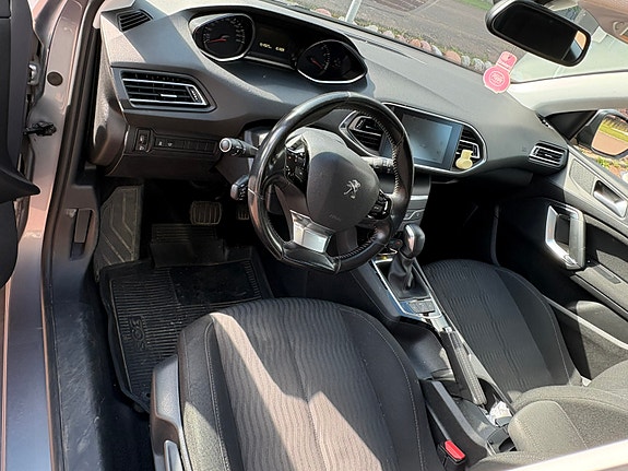Peugeot 308 SW 4 of 10