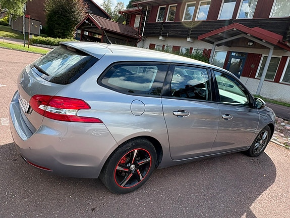 Peugeot 308 SW 3 of 10