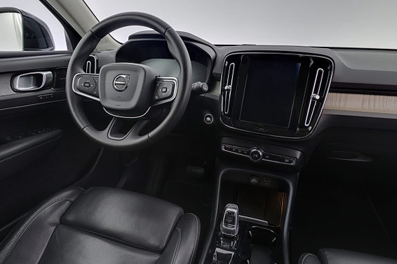 Volvo XC40 8 of 23