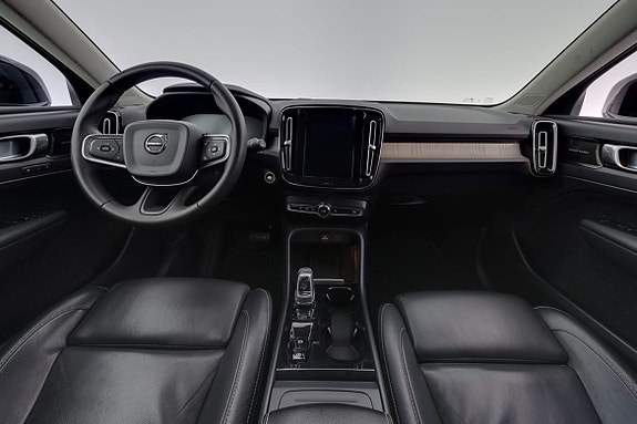 Volvo XC40 7 of 23