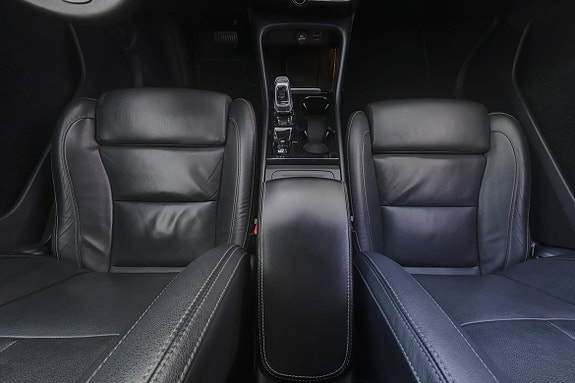 Volvo XC40 9 of 23