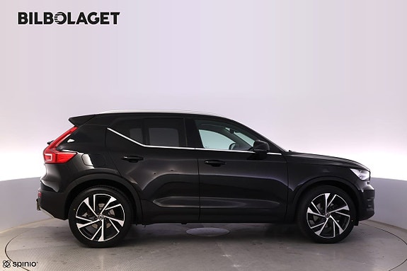 Volvo XC40 2 of 23