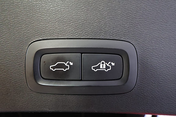 Volvo XC40 11 of 23