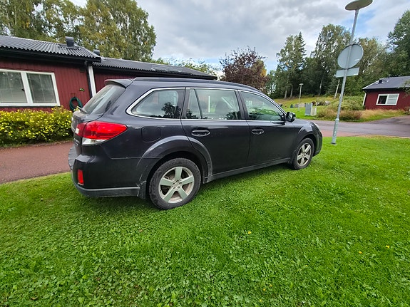 Subaru Outback 3 of 8