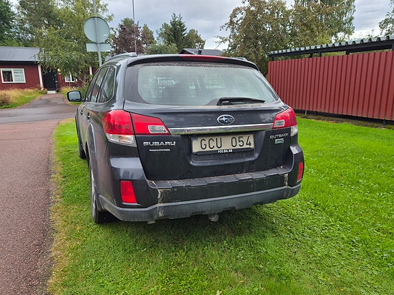 Subaru Outback 4 of 8