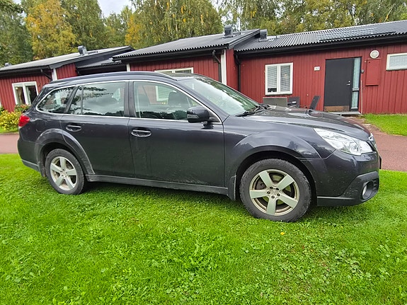 Subaru Outback 2 of 8
