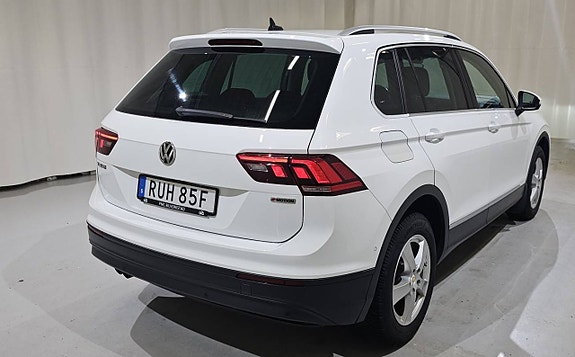 Volkswagen Tiguan 2 of 14