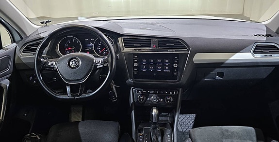 Volkswagen Tiguan 3 of 14