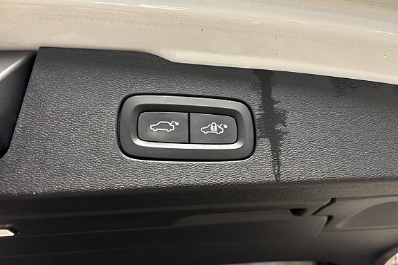 Volvo V60 Cross Country 8 of 9