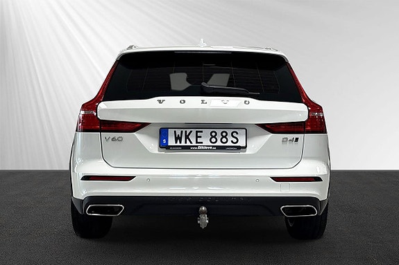 Volvo V60 Cross Country 2 of 9