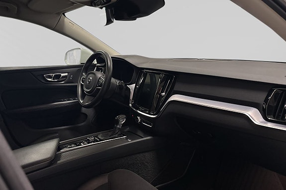 Volvo V60 Cross Country 6 of 9