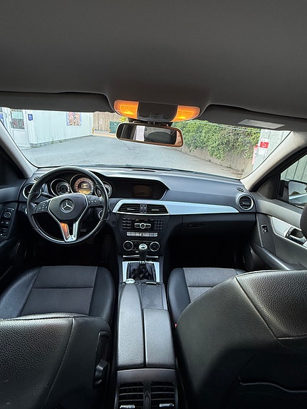 Mercedes-Benz C220 11 of 14
