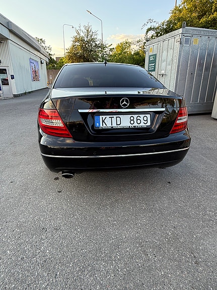 Mercedes-Benz C220 7 of 14
