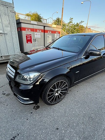 Mercedes-Benz C220 5 of 14