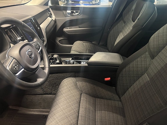 Volvo XC60 8 of 21