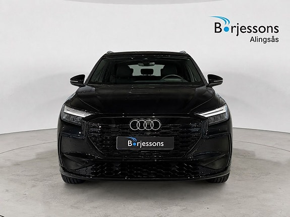Audi Q4 e-tron 5 of 10