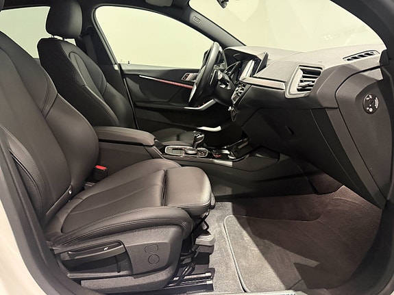 BMW 218d 7 of 17