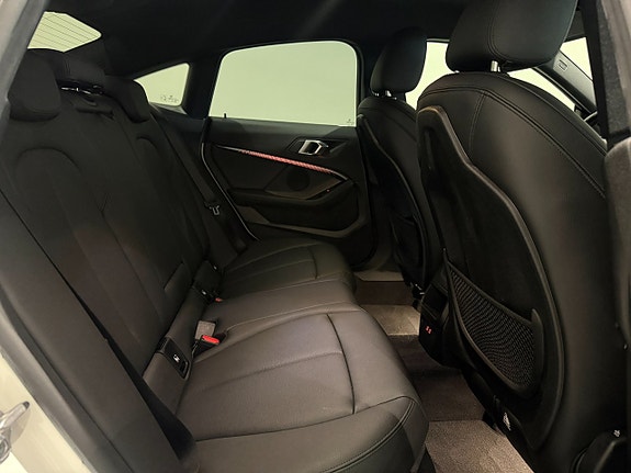 BMW 218d 6 of 17